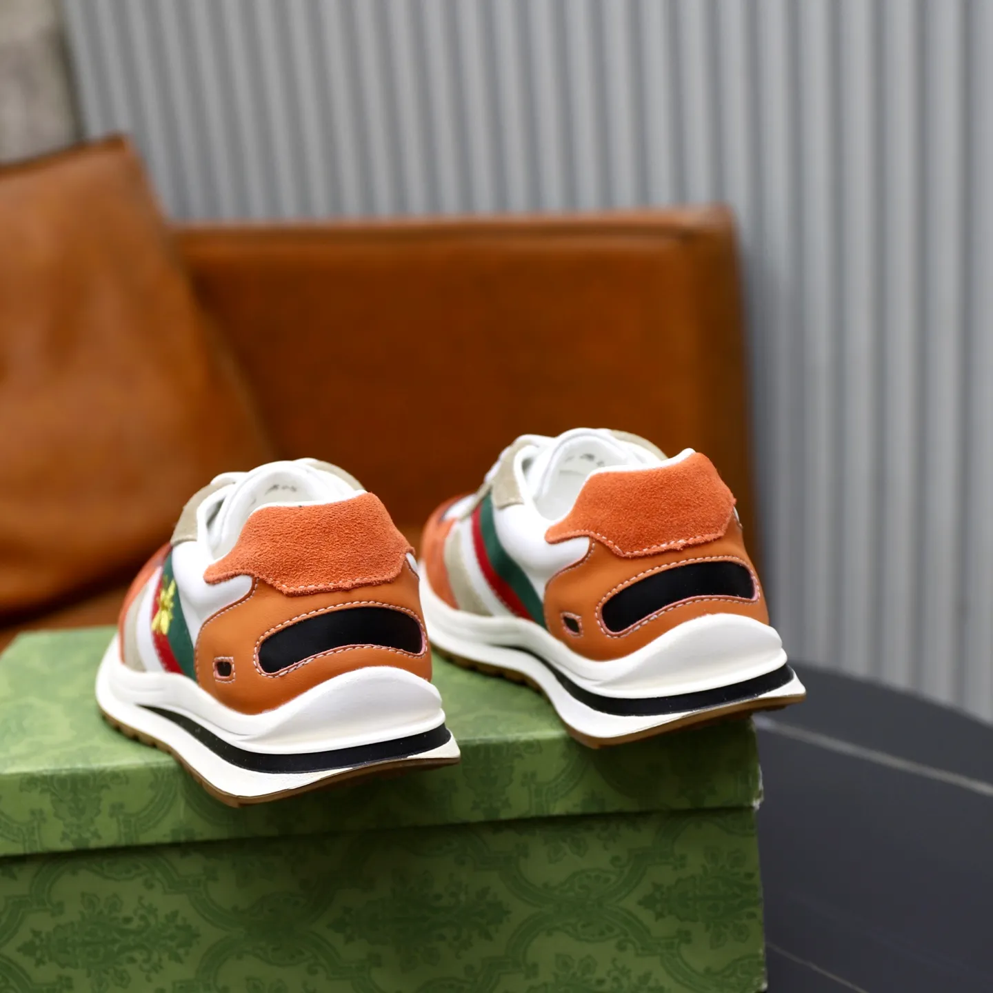 Ex-factory price: 400💰🙅‍♂️🙅‍♂️🙅‍♂️ Brand: GUCCI Standard code: 38-44 (45 customized) Grade: Same as the official website Material: Original material splicing Comfortable and breathable sheepskin lining Lightweight and wear-resistant sports outsole Style category: Men's fashionable casual shoes Running sneakers Distinguished luxury brand elements Top luxury Color: actual picture color